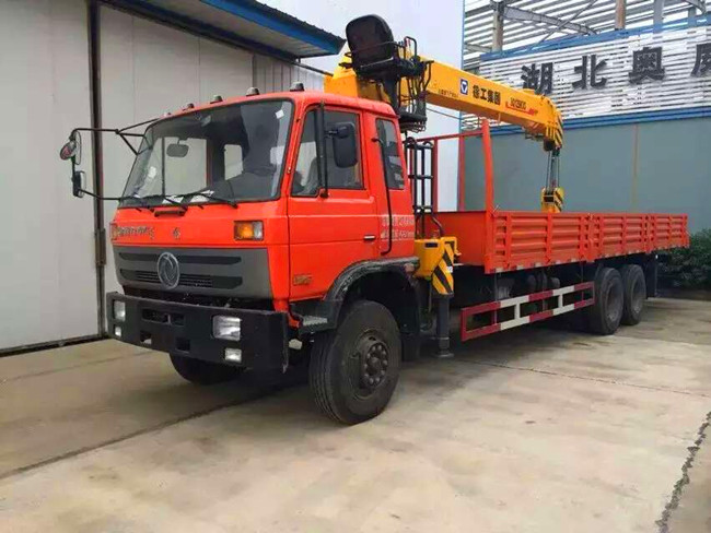東風(fēng)153后八輪隨車(chē)吊