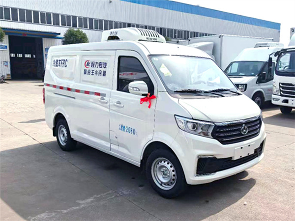 長(zhǎng)安V3面包冷藏車(chē)