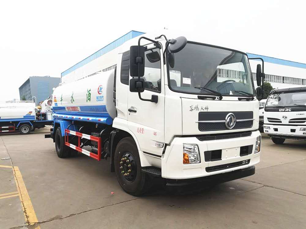 劉老板喜提東風(fēng)天錦灑水車