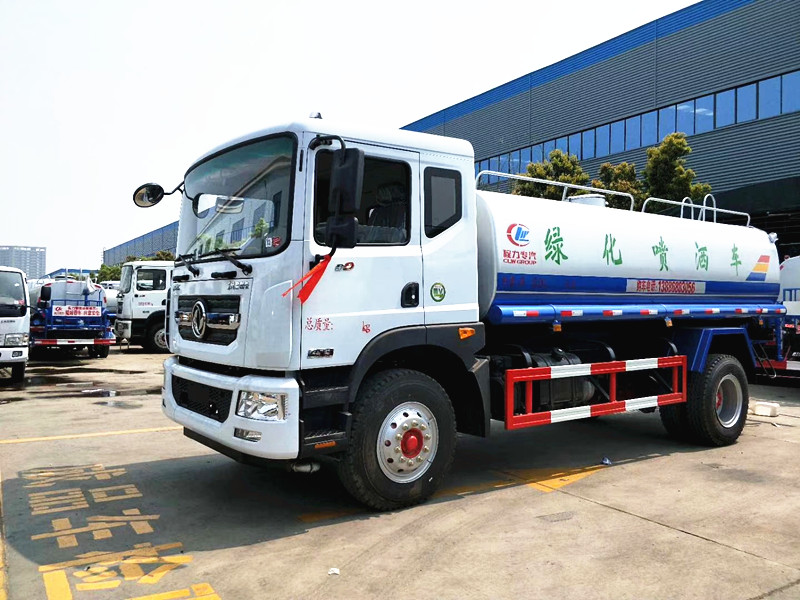 灑水車廠家，宜昌客戶秒提15噸東風(fēng)D9灑水車