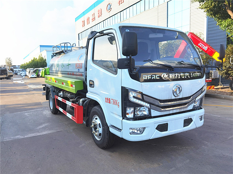5噸灑水車，8噸灑水車，15噸灑水車街道變得一片明凈