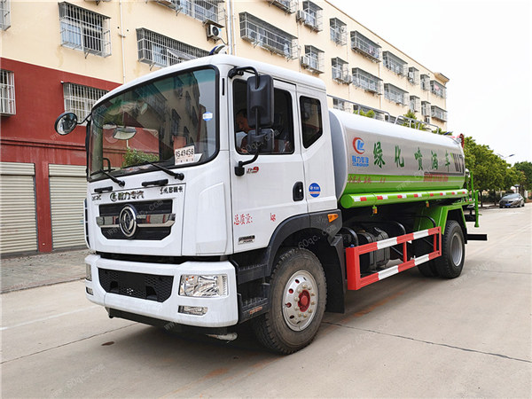 東風(fēng)多利卡D9霧炮車(chē)