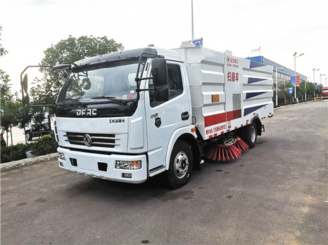 東風(fēng)多利卡D7掃路車軍工產(chǎn)品發(fā)河北張家口！