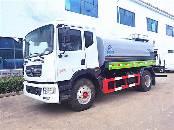 東風(fēng)多利卡D9新款霧炮車(chē)
