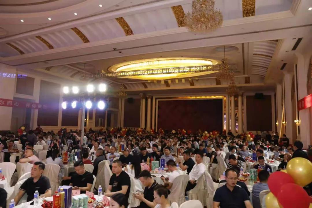社會各界嘉賓與銷售經(jīng)理、新聞媒體及網(wǎng)紅代表600余人，盛況空前引人注目